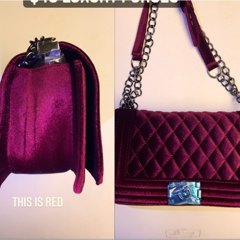 This is a cute dark red luxury bag 😍